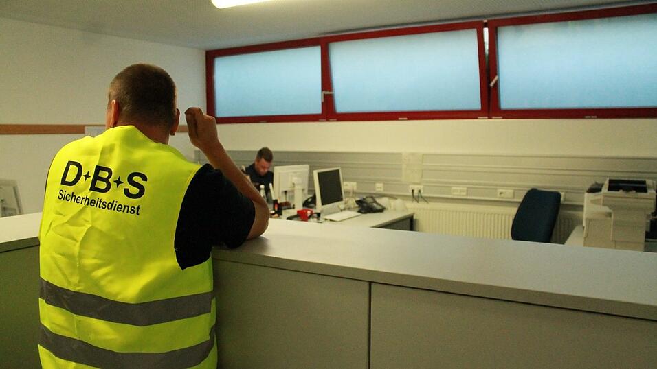 Zur&uuml;ck auf der Wiesn Wache: Von hier aus werden unter anderem die Eins&auml;tze der Streifen koordiniert.