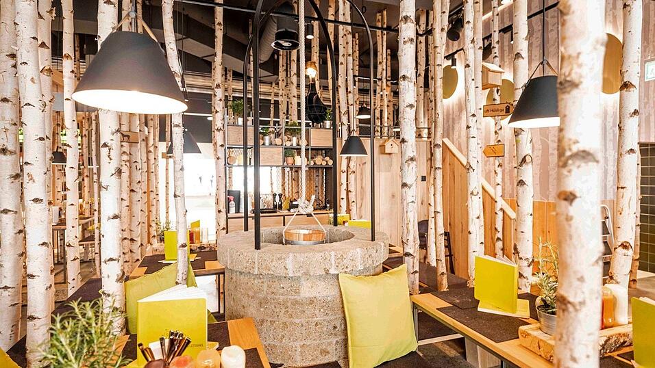 Birkenstämme und Burger gibt es bald in der Straubinger Innenstadt. Birkenstämme und Burger gibt es bald in der Straubinger Innenstadt.