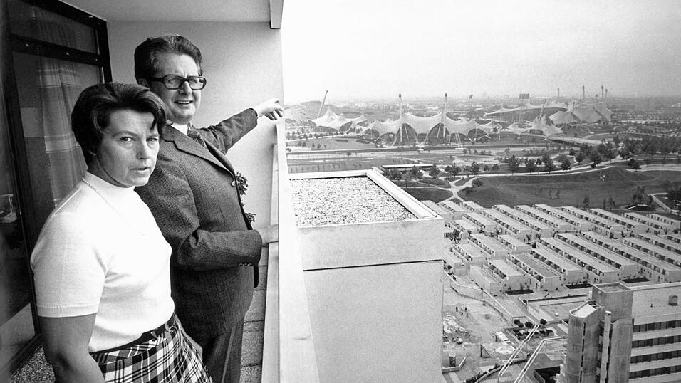 Nach den Olympischen Sommerspielen 1972 bezog Hans-Jochen Vogel mit seiner Frau Liselotte eine Wohnung im Olympischen Dorf. (Archivbild) Nach den Olympischen Sommerspielen 1972 bezog Hans-Jochen Vogel mit seiner Frau Liselotte eine Wohnung im Olympischen Dorf. (Archivbild)