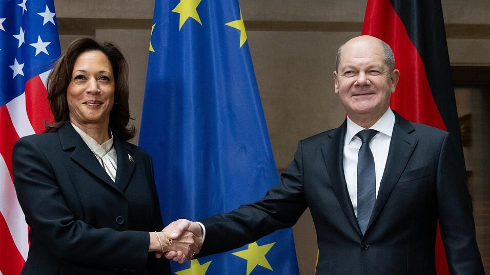 Bundeskanzler Olaf Scholz und Kamala Harris haben sich im vergangenen Jahr auf der M&uuml;nchner Sicherheitskonferenz getroffen. Deutschlands Regierung hat alles darauf gesetzt, dass Kamala Harris die US-Wahl gewinnt. Das k&ouml;nnte sich als Fehler herausstellen.