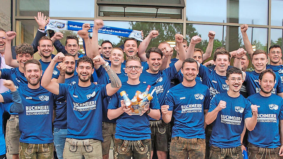 In Feierlaune sind zurecht die Meister SG Mallersdorf-Grafentraubach.