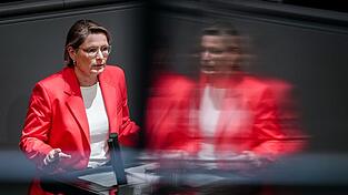 Justizministerin Stefanie Hubig (SPD) arbeitet an einem Gesetz zum Schutz vor digitaler Gewalt.