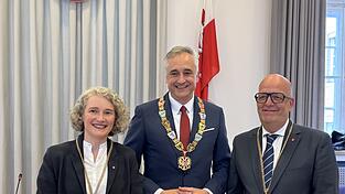 Nun ist es auch amtlich: Helene Sigloch (von links), Thomas Burger und Thomas Thurow bilden das neue Trio an der Stadtspitze.