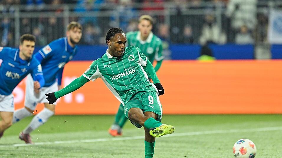 Auch zwei Treffer von Fürths Noel Futkeu reichten nicht zu einem Punktgewinn in Darmstadt. Auch zwei Treffer von Fürths Noel Futkeu reichten nicht zu einem Punktgewinn in Darmstadt.