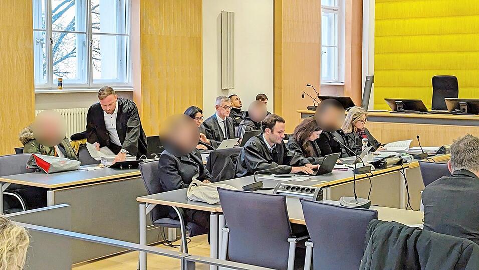 Die vier Angeklagte geben sich weiter reum&uuml;tig.