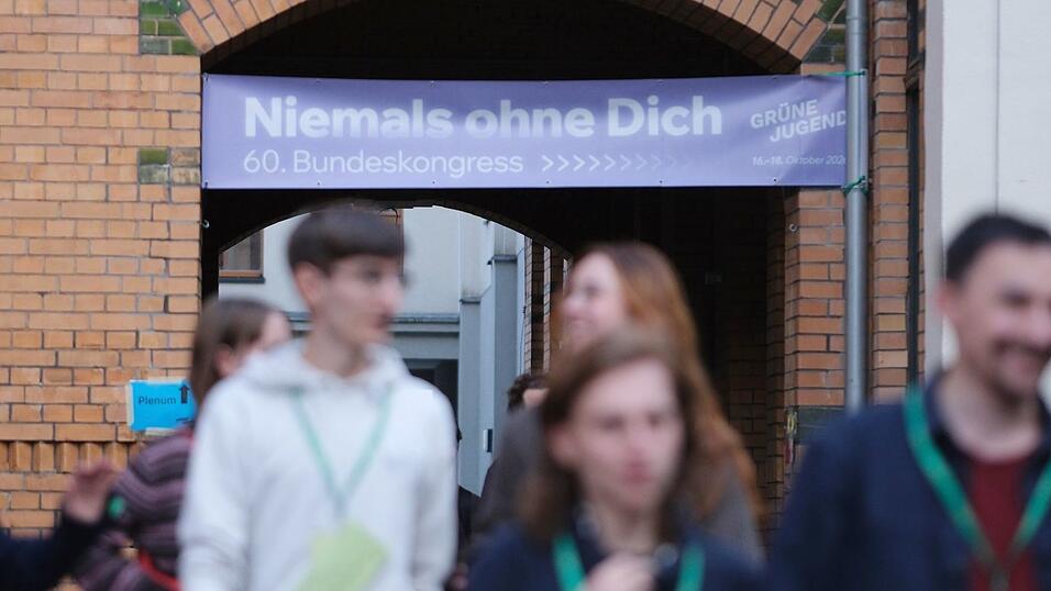 Zusammenarbeit mit Linker oder CDU? Für viele bei der Grünen Jugend ist die Antwort auf diese Frage klar. Zusammenarbeit mit Linker oder CDU? Für viele bei der Grünen Jugend ist die Antwort auf diese Frage klar.