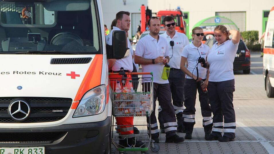 Ein Gasleck im Globus in Neutraubling hat am Freitag einen Großeinsatz ausgelöst. Ein Gasleck im Globus in Neutraubling hat am Freitag einen Großeinsatz ausgelöst.