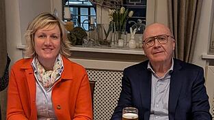 Da war der Name fast schon Programm: CSU-Kreisvorsitzende Petra Högl und Landrat Martin Neumeyer am Wahlabend bei der „Schwarze Wahlnacht“ im Napoleonzimmer im Brauereigasthof Zum Kuchlbauer. Da war der Name fast schon Programm: CSU-Kreisvorsitzende Petra Högl und Landrat Martin Neumeyer am Wahlabend bei der „Schwarze Wahlnacht“ im Napoleonzimmer im Brauereigasthof Zum Kuchlbauer.