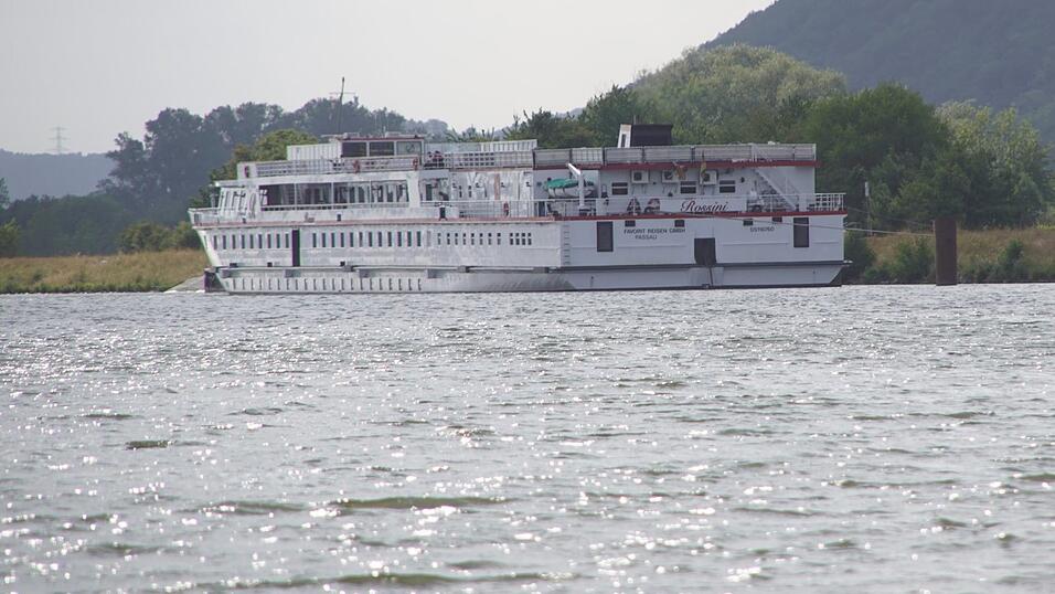 Leinen los! Das Flüchtlingsschiff MS Rossini wird im Sommer ablegen und die Gemeinde Bach verlassen. Leinen los! Das Flüchtlingsschiff MS Rossini wird im Sommer ablegen und die Gemeinde Bach verlassen.