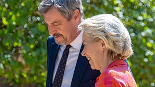 In Brüssel empfängt nicht etwa Ursula von der Leyen Markus Söder, sondern umgekehrt - das Treffen findet in der Bayerischen Vertretung statt.