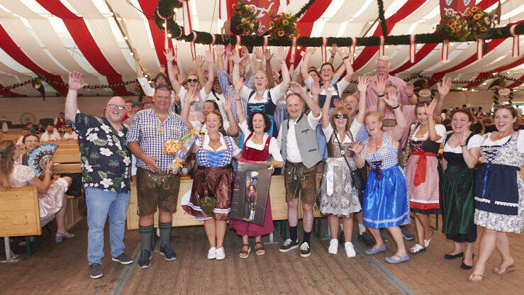 Die Partybilder vom Freitag, 15. August, aus dem Festzelt Lechner. Die Partybilder vom Freitag, 15. August, aus dem Festzelt Lechner.