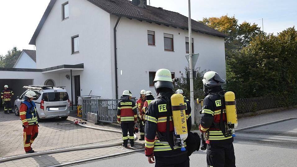 Mehrere Feuerwehren wurden zu einem Brand nach Thann in die Pfrombacher Straße gerufen. Mehrere Feuerwehren wurden zu einem Brand nach Thann in die Pfrombacher Straße gerufen.