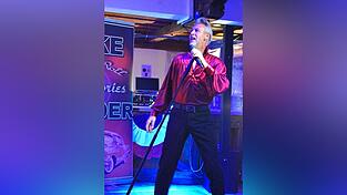 Mike Bender konnte die Songs der Nachkriegsjahre perfekt darbringen. Mike Bender konnte die Songs der Nachkriegsjahre perfekt darbringen.