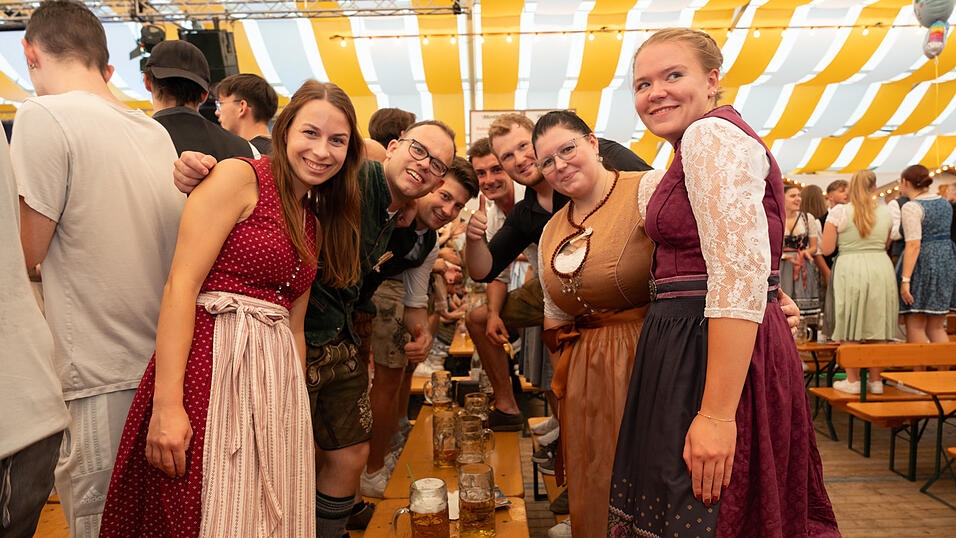 Die Partybilder vom Freitag, 16. August, aus dem Festzelt Nothaft. Die Partybilder vom Freitag, 16. August, aus dem Festzelt Nothaft.