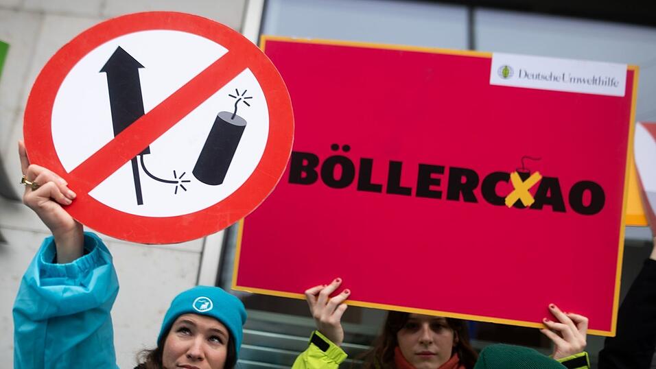 Organisationen wie die Deutsche Umwelthilfe und die Berliner Gewerkschaft der Polizei (GdP) fordern ein Böllerverbot für den Privatgebrauch. (Archivbild) Organisationen wie die Deutsche Umwelthilfe und die Berliner Gewerkschaft der Polizei (GdP) fordern ein Böllerverbot für den Privatgebrauch. (Archivbild)