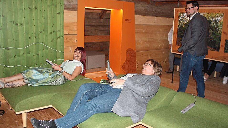 In der neuen Ausstellung in Postfelden kann man sich Informationen zum Naturschutzgebiet Hölle im Liegen anhören. In der neuen Ausstellung in Postfelden kann man sich Informationen zum Naturschutzgebiet Hölle im Liegen anhören.