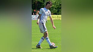 Seebachs Günter Denk vergab beim 1. FC Bad Kötzting in der Anfangsphase zwei Großchancen zum Führungstreffer. Seebachs Günter Denk vergab beim 1. FC Bad Kötzting in der Anfangsphase zwei Großchancen zum Führungstreffer.