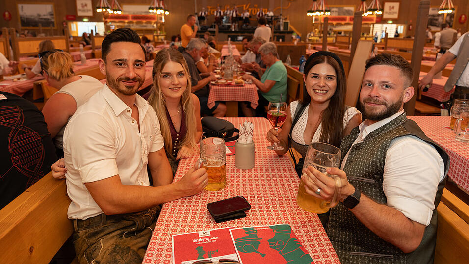 Die Partybilder vom Montag, 21. August 2023, aus dem Festzelt Krönner. Die Partybilder vom Montag, 21. August 2023, aus dem Festzelt Krönner.