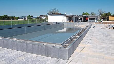 Alles im Zeitplan im Freibad - Mitte Juni könnte die Eröffnung sein.