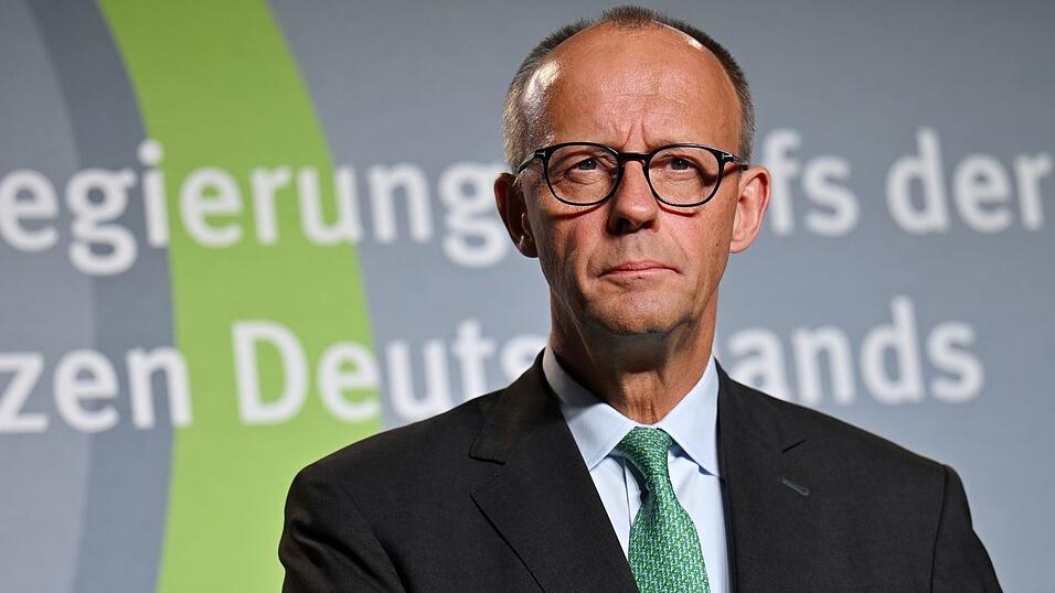 Bundeskanzler Friedrich Merz sagt Ostdeutschland weitere Unterstützung bei Infrastrukturinvestitionen zu.