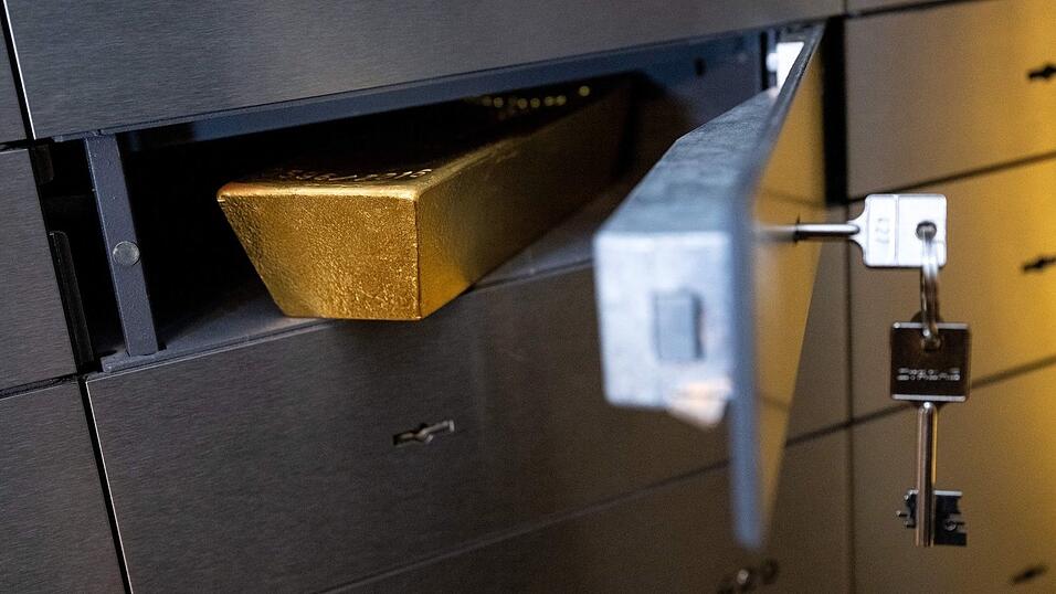 Einer der Bankräuber war ein Ex-Mitarbeiter des Geldinstituts. Er ist bereits verurteilt worden. (Symbolbild) Einer der Bankräuber war ein Ex-Mitarbeiter des Geldinstituts. Er ist bereits verurteilt worden. (Symbolbild)