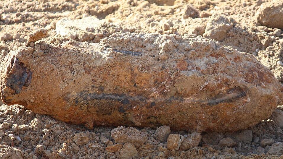 So sieht sie aus, die 125 Kilogramm schwere amerikanische Fliegerbombe, die am Donnerstag ganz Straubing in Atem gehalten hat. So sieht sie aus, die 125 Kilogramm schwere amerikanische Fliegerbombe, die am Donnerstag ganz Straubing in Atem gehalten hat.