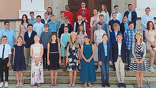 Diese jungen Christen haben um 11 Uhr das Sakrament der Firmung empfangen.