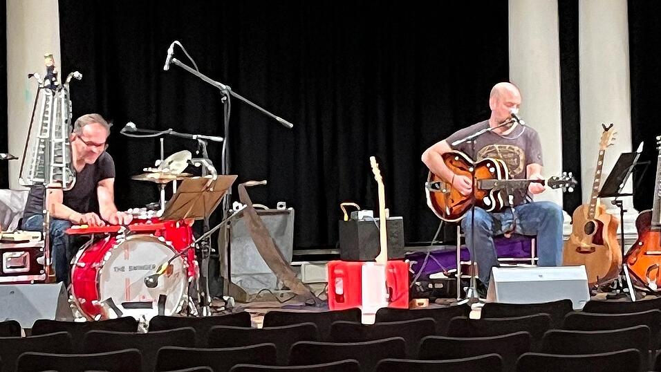 Soundcheck vor dem Konzert von Stephan Zinner in Passau im Herbst 2022.