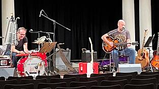 Soundcheck vor dem Konzert von Stephan Zinner in Passau im Herbst 2022.