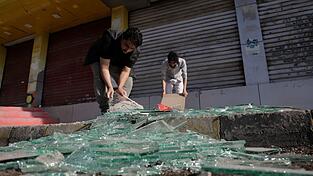 Die US-Angriffe im Jemen haben Fensterscheiben an H&auml;usern bersten lassen.