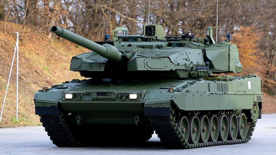 Der Leopard 2 A8 bei der ersten öffentlichen Präsentation Ende November (Archiv) Der Leopard 2 A8 bei der ersten öffentlichen Präsentation Ende November (Archiv)