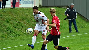 Wie im Hinspiel, das 1:1 geendet hatte, bewies der TSV Seebach um Dominik Hauner (in wei&szlig;) auch in Passau seine Einsatzbereitschaft.