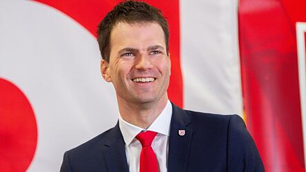 Fußball-Liebhaber mit seriösem Auftreten und rationalem Denken: Philipp Hausner, derzeit beim SSV Jahn sportlicher und kaufmännischer Geschäftsführer in Personalunion.