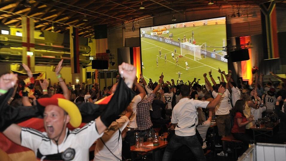 Public Viewing damals in Straubing. (Archivfoto)
