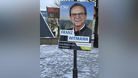 &bdquo;Franz Witmann&ldquo; lacht von den Plakaten in Viechtach.