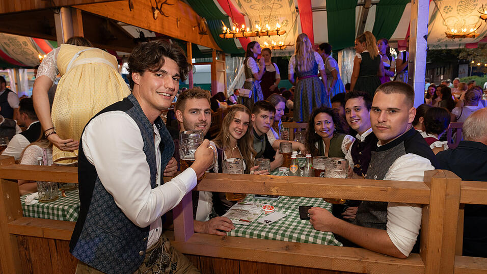 Die Partybilder vom Freitag, 16. August 2024, aus dem Festzelt Weckmann. Die Partybilder vom Freitag, 16. August 2024, aus dem Festzelt Weckmann.