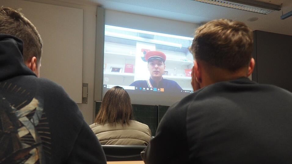 Highlight des Abends war eine Live-Schalte mit Moritz Märki, Mitglied der Studentenverbindung AV Takao Montania und derzeit Student in Taiwan.