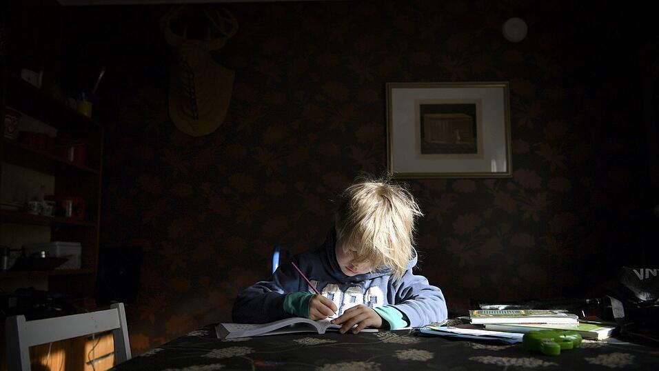 Wegen der Corona-Zwangspause waren die Sch&uuml;ler in Bayern nicht an den Schulen. Auch die Sch&uuml;ler der beiden F&ouml;rderschulen des Landkreises Straubing-Bogen mussten Zuhause lernen. Weil viele Sch&uuml;ler keinen Computer haben, wurden ihnen die n&ouml;tigen Unterlagen mit der Post zugesandt.