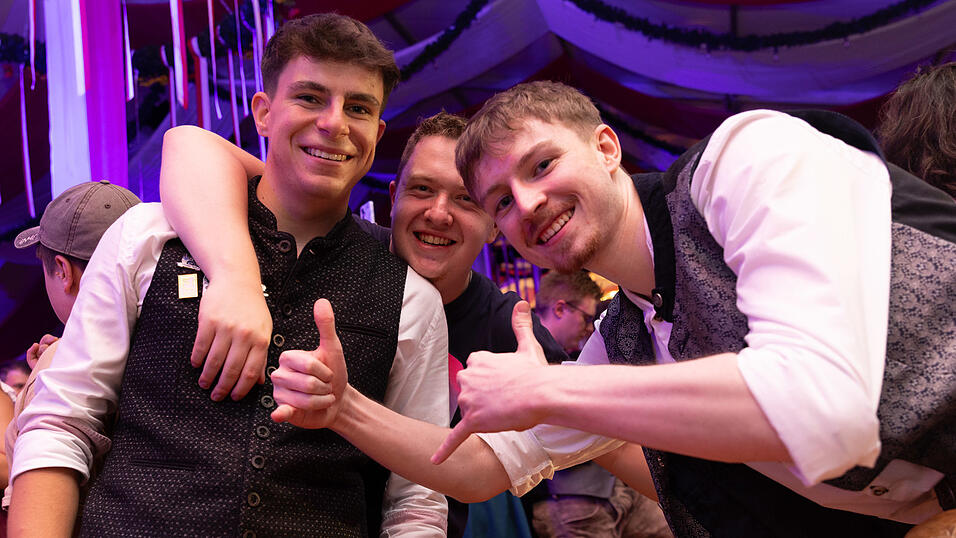 Die Partybilder vom Dienstag, 11. August, aus dem Festzelt Greindl. Die Partybilder vom Dienstag, 11. August, aus dem Festzelt Greindl.