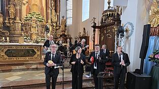 Die „Blues Briederchen“ nutzten den Altarraum als ihre Bühne. Die „Blues Briederchen“ nutzten den Altarraum als ihre Bühne.