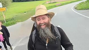 Der langb&auml;rtige M&ouml;nch, Frater Symeon Maria sagt, dass auch die Kirche neue Wege gehen muss, so wie Gott es einst vor 2.000 Jahren tat.