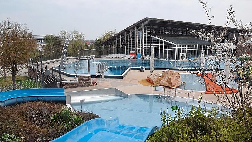 Das Caprima zieht Besucher aus ganz S&uuml;dostbayern an. Nachdem vor einigen Jahren der Au&szlig;enbereich neu gestaltet wurde, ist nun das Hallenbad an der Reihe. Im Fr&uuml;hjahr 2024 soll die Ma&szlig;nahme starten. Dann ist der Hallenbereich f&uuml;r zwei Jahre geschlossen, das Caprima also in dieser Zeitspanne ein reines Sommerbad.