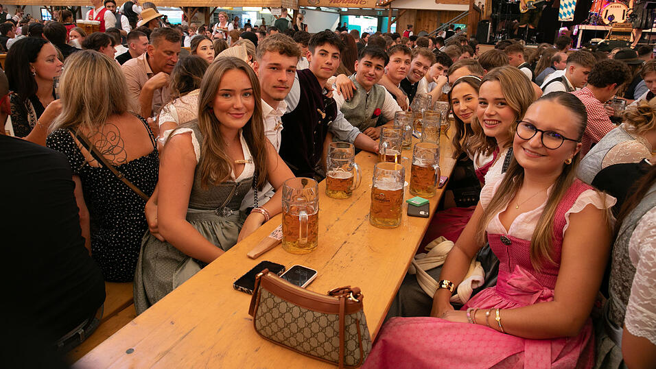 Die Partybilder vom Samstag, 9. August, aus dem Festzelt Nothaft. Die Partybilder vom Samstag, 9. August, aus dem Festzelt Nothaft.