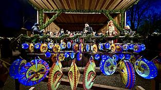 Bei Einbruch der Dunkelheit sorgten Laternen für eine vorweihnachtliche Atmosphäre auf dem Christkindlmarkt.