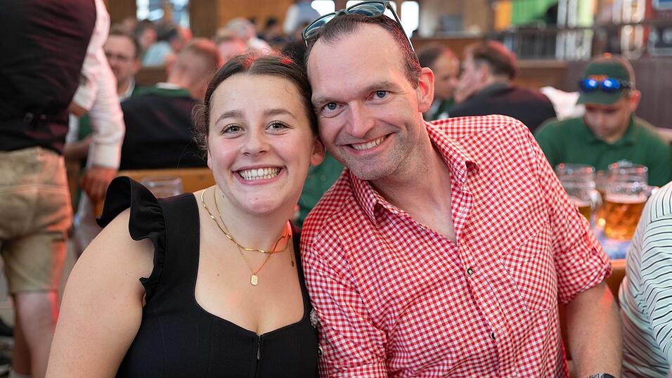 Die Partybilder vom Montag, 10. August, aus dem Festzelt Wenisch. Die Partybilder vom Montag, 10. August, aus dem Festzelt Wenisch.