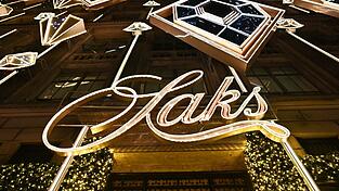 Saks Global entstand 2024 aus der Fusion der US-Luxuskaufhausketten Saks Fifth Avenue und Neiman Marcus. (Archivbild) Saks Global entstand 2024 aus der Fusion der US-Luxuskaufhausketten Saks Fifth Avenue und Neiman Marcus. (Archivbild)