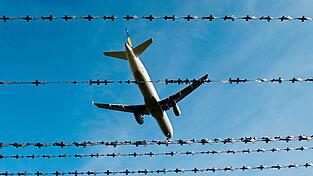 Menschen, die aus den L&auml;ndern auf der EU-Liste kommen und in der EU Schutz suchen, sollen nicht automatisch abgeschoben werden, erhalten aber ein beschleunigtes Asylverfahren.