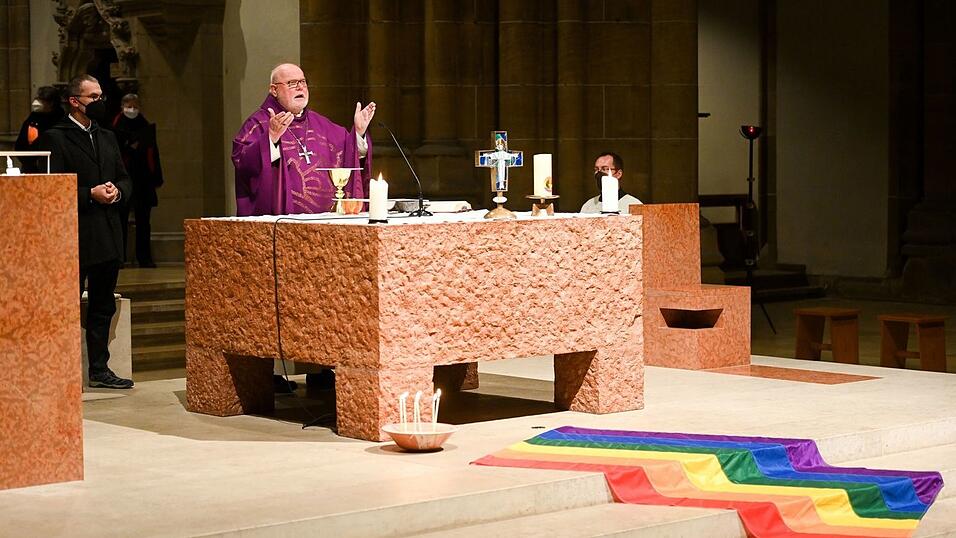 Kardinal Reinhard Marx, hier bei einem Queer-Gottesdienst, hat in seinem Bistum eine Handreichung in Kraft gesetzt, die Segensfeiern für homosexuelle Paare ermöglicht. (Archivbild) Kardinal Reinhard Marx, hier bei einem Queer-Gottesdienst, hat in seinem Bistum eine Handreichung in Kraft gesetzt, die Segensfeiern für homosexuelle Paare ermöglicht. (Archivbild)