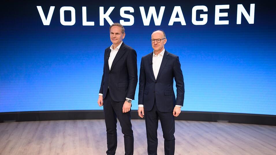 Konzernchef Oliver Blume (l.) pr&auml;sentiert zusammen mit seinem Finanzvorstand Arno Antlitz die Zahlen f&uuml;rs erste Halbjahr. (Archivfoto)
