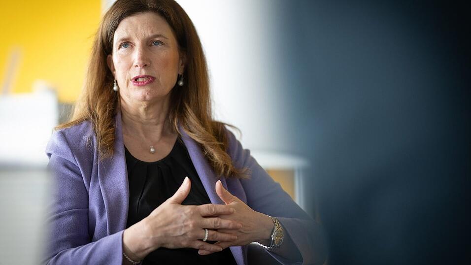 Commerzbank-Chefin Bettina Orlopp will mit ambitionierten Zielen eine &Uuml;bernahme abwehren. (Archivbild)